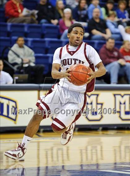 Thumbnail 1 in Milwaukee South vs. Waukesha West (Converse Eastbay Classic) photogallery.