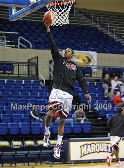 Thumbnail 2 in Milwaukee South vs. Waukesha West (Converse Eastbay Classic) photogallery.