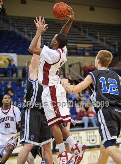 Thumbnail 3 in Milwaukee South vs. Waukesha West (Converse Eastbay Classic) photogallery.