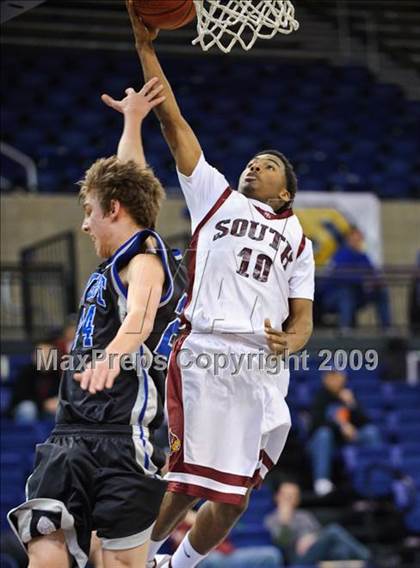 Thumbnail 1 in Milwaukee South vs. Waukesha West (Converse Eastbay Classic) photogallery.