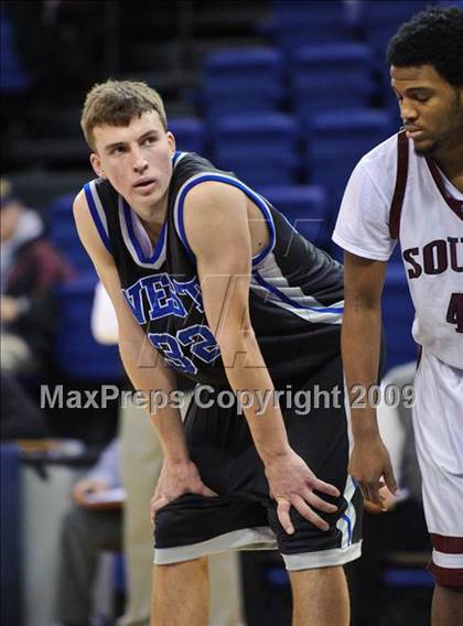 Thumbnail 2 in Milwaukee South vs. Waukesha West (Converse Eastbay Classic) photogallery.