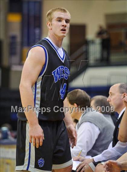 Thumbnail 2 in Milwaukee South vs. Waukesha West (Converse Eastbay Classic) photogallery.