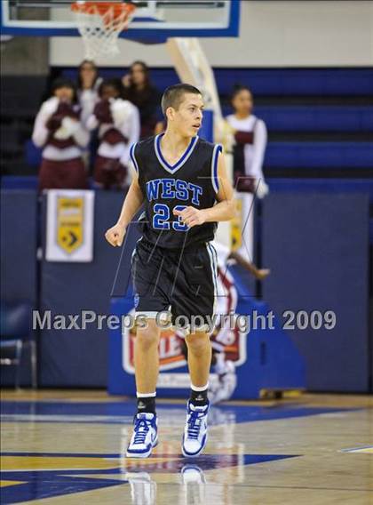 Thumbnail 2 in Milwaukee South vs. Waukesha West (Converse Eastbay Classic) photogallery.
