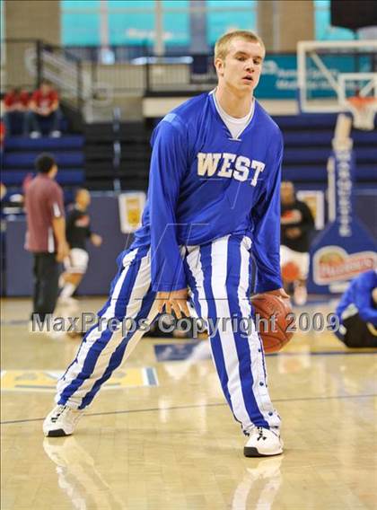 Thumbnail 2 in Milwaukee South vs. Waukesha West (Converse Eastbay Classic) photogallery.