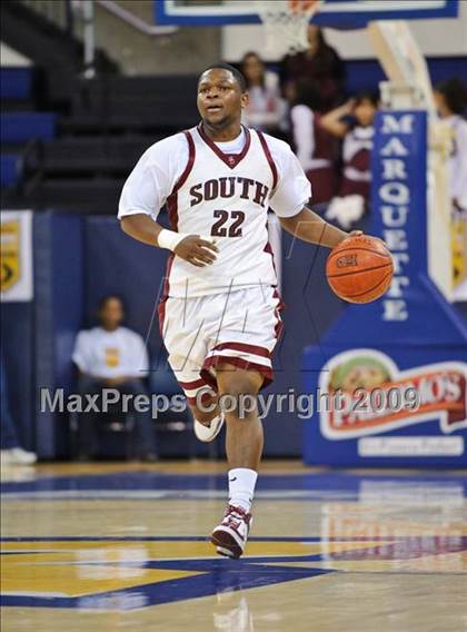 Thumbnail 1 in Milwaukee South vs. Waukesha West (Converse Eastbay Classic) photogallery.