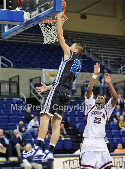 Thumbnail 2 in Milwaukee South vs. Waukesha West (Converse Eastbay Classic) photogallery.