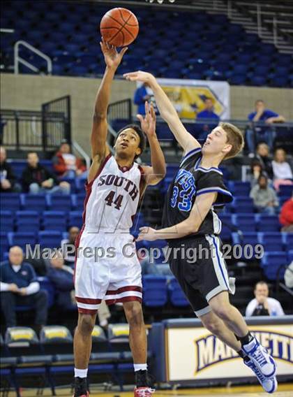 Thumbnail 2 in Milwaukee South vs. Waukesha West (Converse Eastbay Classic) photogallery.