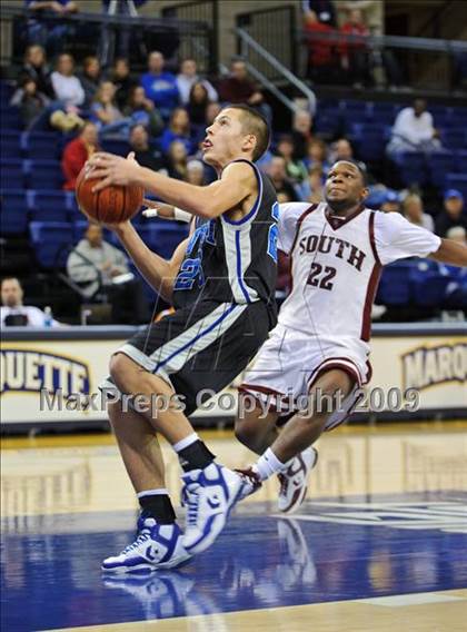 Thumbnail 3 in Milwaukee South vs. Waukesha West (Converse Eastbay Classic) photogallery.