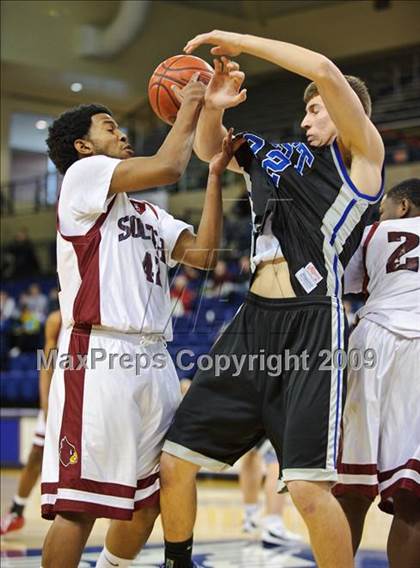Thumbnail 3 in Milwaukee South vs. Waukesha West (Converse Eastbay Classic) photogallery.