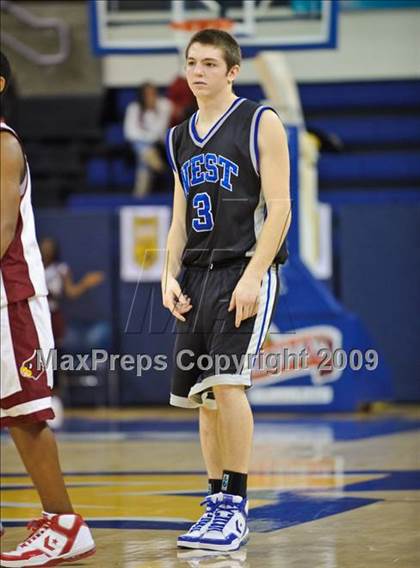 Thumbnail 3 in Milwaukee South vs. Waukesha West (Converse Eastbay Classic) photogallery.
