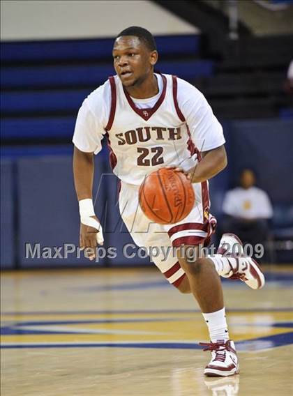 Thumbnail 1 in Milwaukee South vs. Waukesha West (Converse Eastbay Classic) photogallery.
