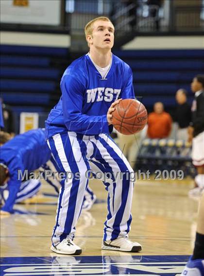 Thumbnail 1 in Milwaukee South vs. Waukesha West (Converse Eastbay Classic) photogallery.