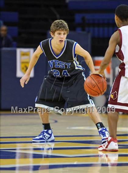 Thumbnail 1 in Milwaukee South vs. Waukesha West (Converse Eastbay Classic) photogallery.