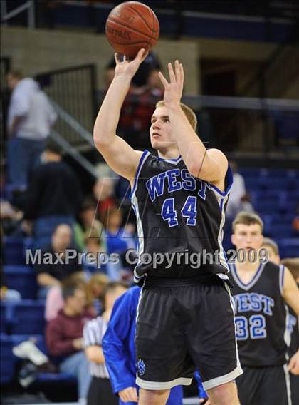 Thumbnail 2 in Milwaukee South vs. Waukesha West (Converse Eastbay Classic) photogallery.