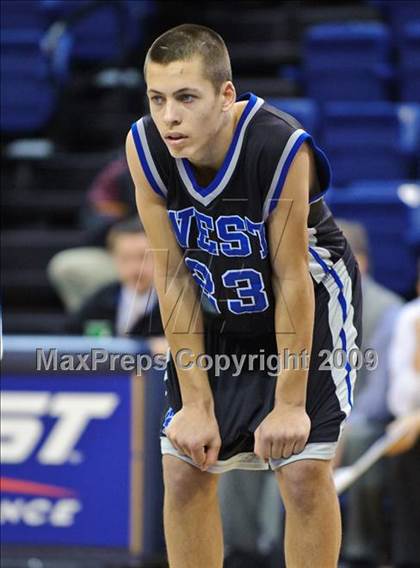 Thumbnail 2 in Milwaukee South vs. Waukesha West (Converse Eastbay Classic) photogallery.