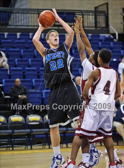 Thumbnail 3 in Milwaukee South vs. Waukesha West (Converse Eastbay Classic) photogallery.