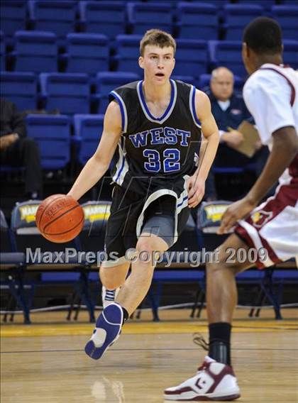 Thumbnail 2 in Milwaukee South vs. Waukesha West (Converse Eastbay Classic) photogallery.