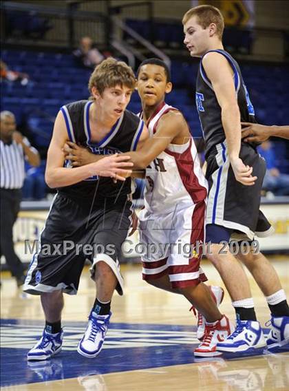 Thumbnail 1 in Milwaukee South vs. Waukesha West (Converse Eastbay Classic) photogallery.
