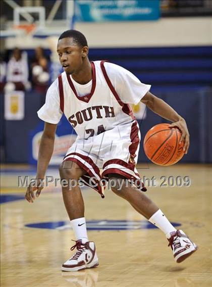Thumbnail 2 in Milwaukee South vs. Waukesha West (Converse Eastbay Classic) photogallery.