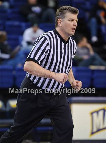 Thumbnail 1 in Milwaukee South vs. Waukesha West (Converse Eastbay Classic) photogallery.