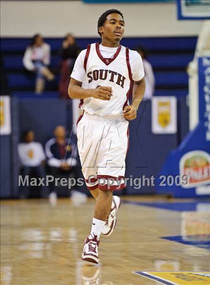 Thumbnail 1 in Milwaukee South vs. Waukesha West (Converse Eastbay Classic) photogallery.