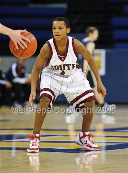 Thumbnail 3 in Milwaukee South vs. Waukesha West (Converse Eastbay Classic) photogallery.