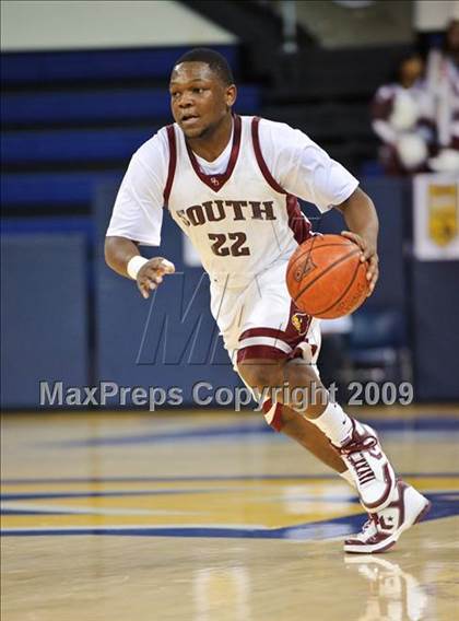 Thumbnail 3 in Milwaukee South vs. Waukesha West (Converse Eastbay Classic) photogallery.