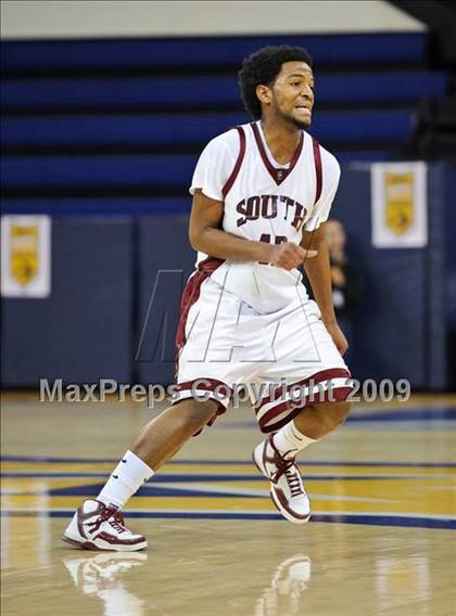Thumbnail 1 in Milwaukee South vs. Waukesha West (Converse Eastbay Classic) photogallery.