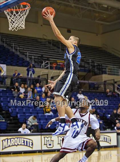Thumbnail 2 in Milwaukee South vs. Waukesha West (Converse Eastbay Classic) photogallery.