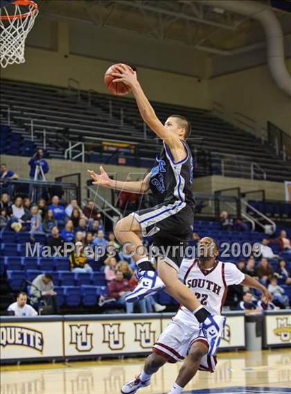 Thumbnail 1 in Milwaukee South vs. Waukesha West (Converse Eastbay Classic) photogallery.