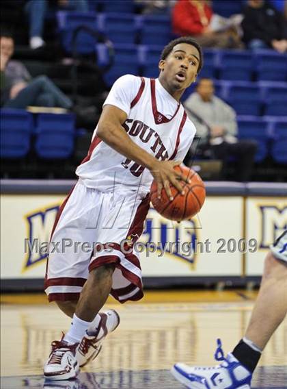 Thumbnail 3 in Milwaukee South vs. Waukesha West (Converse Eastbay Classic) photogallery.