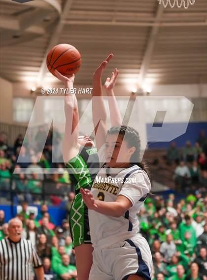 Thumbnail 3 in Clinton Central vs. Marquette Catholic (IHSAA 1A Semi-State 7 Championship) photogallery.