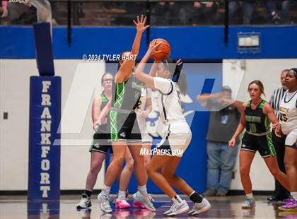 Thumbnail 2 in Clinton Central vs. Marquette Catholic (IHSAA 1A Semi-State 7 Championship) photogallery.