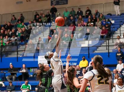 Thumbnail 2 in Clinton Central vs. Marquette Catholic (IHSAA 1A Semi-State 7 Championship) photogallery.