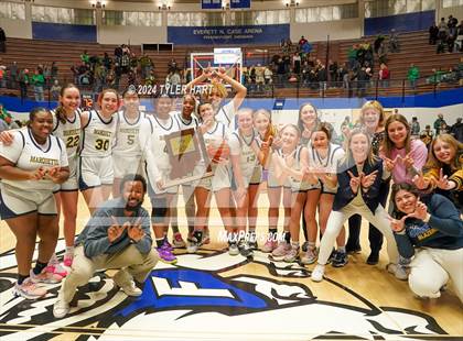 Thumbnail 2 in Clinton Central vs. Marquette Catholic (IHSAA 1A Semi-State 7 Championship) photogallery.