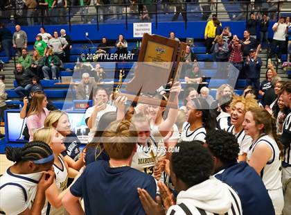 Thumbnail 3 in Clinton Central vs. Marquette Catholic (IHSAA 1A Semi-State 7 Championship) photogallery.