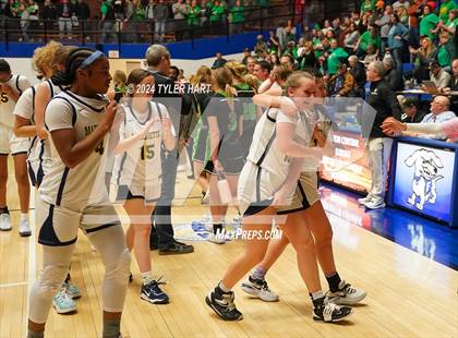 Thumbnail 3 in Clinton Central vs. Marquette Catholic (IHSAA 1A Semi-State 7 Championship) photogallery.