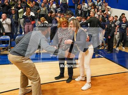 Thumbnail 2 in Clinton Central vs. Marquette Catholic (IHSAA 1A Semi-State 7 Championship) photogallery.