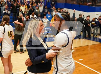 Thumbnail 3 in Clinton Central vs. Marquette Catholic (IHSAA 1A Semi-State 7 Championship) photogallery.