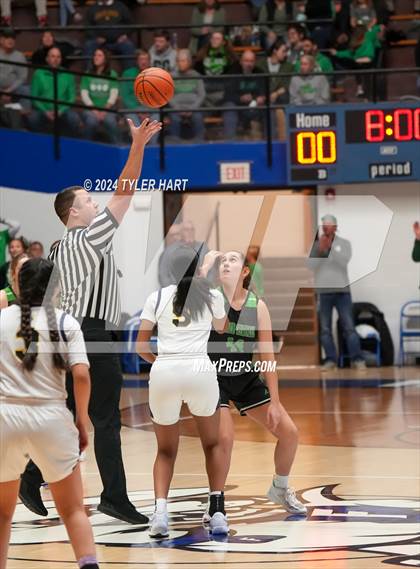 Thumbnail 3 in Clinton Central vs. Marquette Catholic (IHSAA 1A Semi-State 7 Championship) photogallery.
