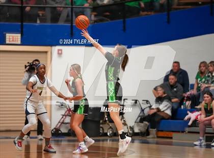 Thumbnail 1 in Clinton Central vs. Marquette Catholic (IHSAA 1A Semi-State 7 Championship) photogallery.