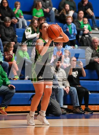 Thumbnail 3 in Clinton Central vs. Marquette Catholic (IHSAA 1A Semi-State 7 Championship) photogallery.