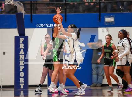 Thumbnail 3 in Clinton Central vs. Marquette Catholic (IHSAA 1A Semi-State 7 Championship) photogallery.