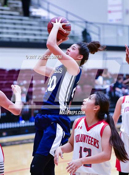 Thumbnail 1 in Lee [Robert E.] vs Akins (NEISD Invitational) photogallery.