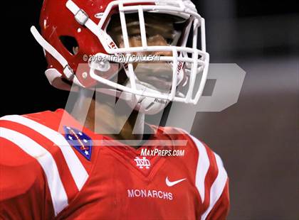 Thumbnail 2 in Mater Dei vs. Santa Margarita photogallery.