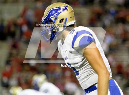 Thumbnail 1 in Mater Dei vs. Santa Margarita photogallery.