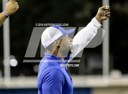 Thumbnail 3 in Mater Dei vs. Santa Margarita photogallery.