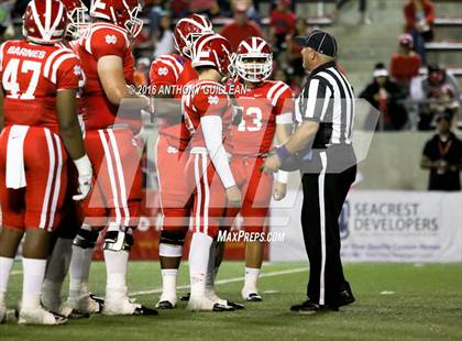 Thumbnail 1 in Mater Dei vs. Santa Margarita photogallery.