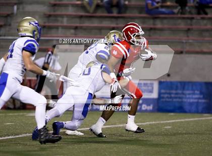 Thumbnail 2 in Mater Dei vs. Santa Margarita photogallery.