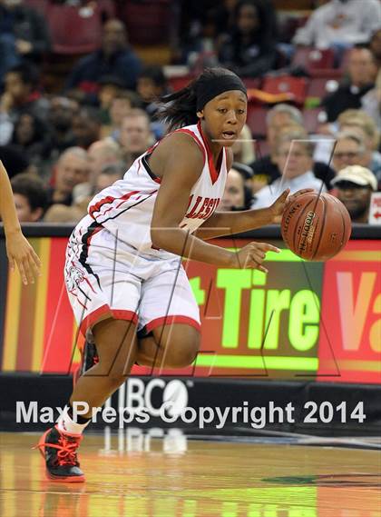 Thumbnail 1 in Salesian vs. Long Beach Poly (CIF State Open Open Division Final) photogallery.